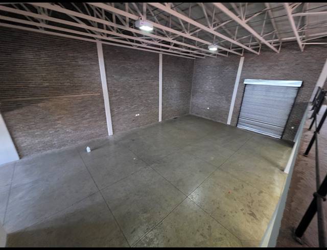450M² WAREHOUSE TO LET IN STORMILL